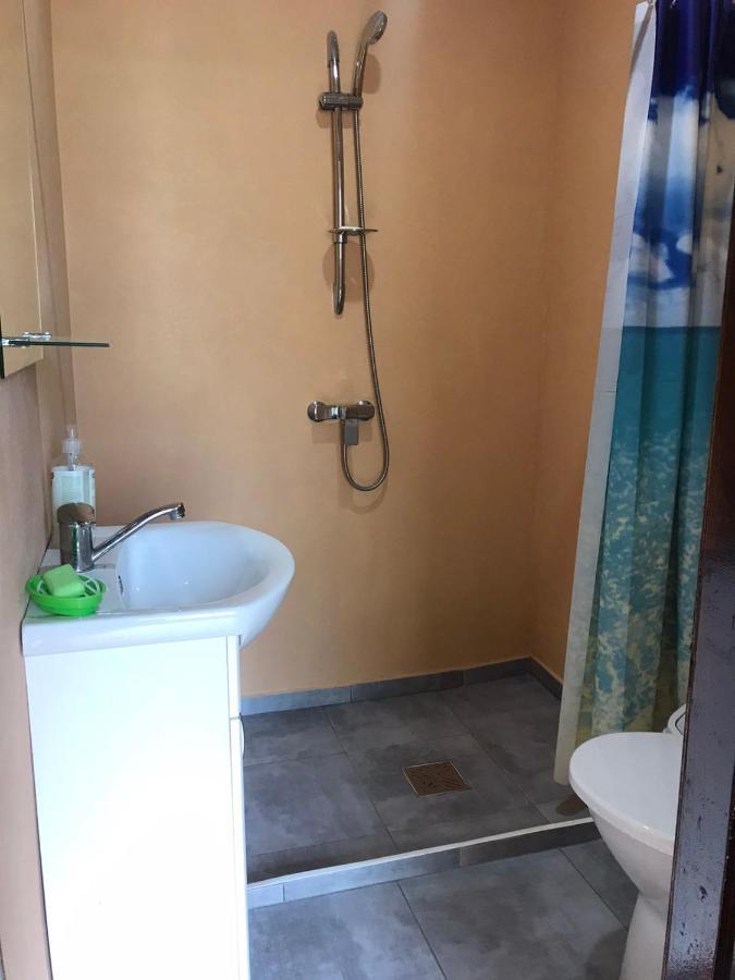 Гостевой Дом ,Breeze Tjornomorsk Exteriör bild
