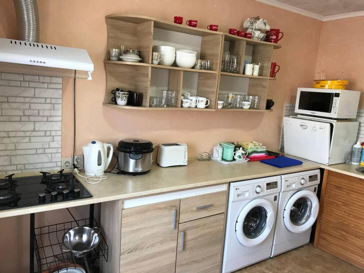 Гостевой Дом ,Breeze Tjornomorsk Exteriör bild