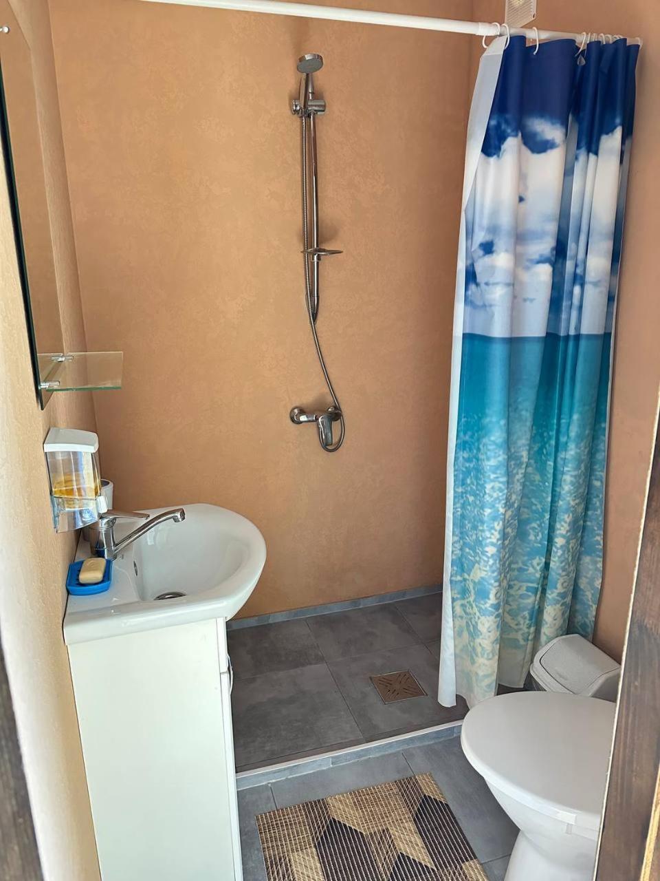 Гостевой Дом ,Breeze Tjornomorsk Exteriör bild